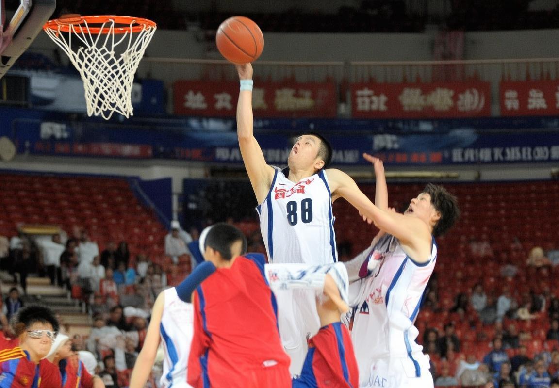 2012CBA季后赛京晋巅峰对决：传奇之战精彩回顾(图1)